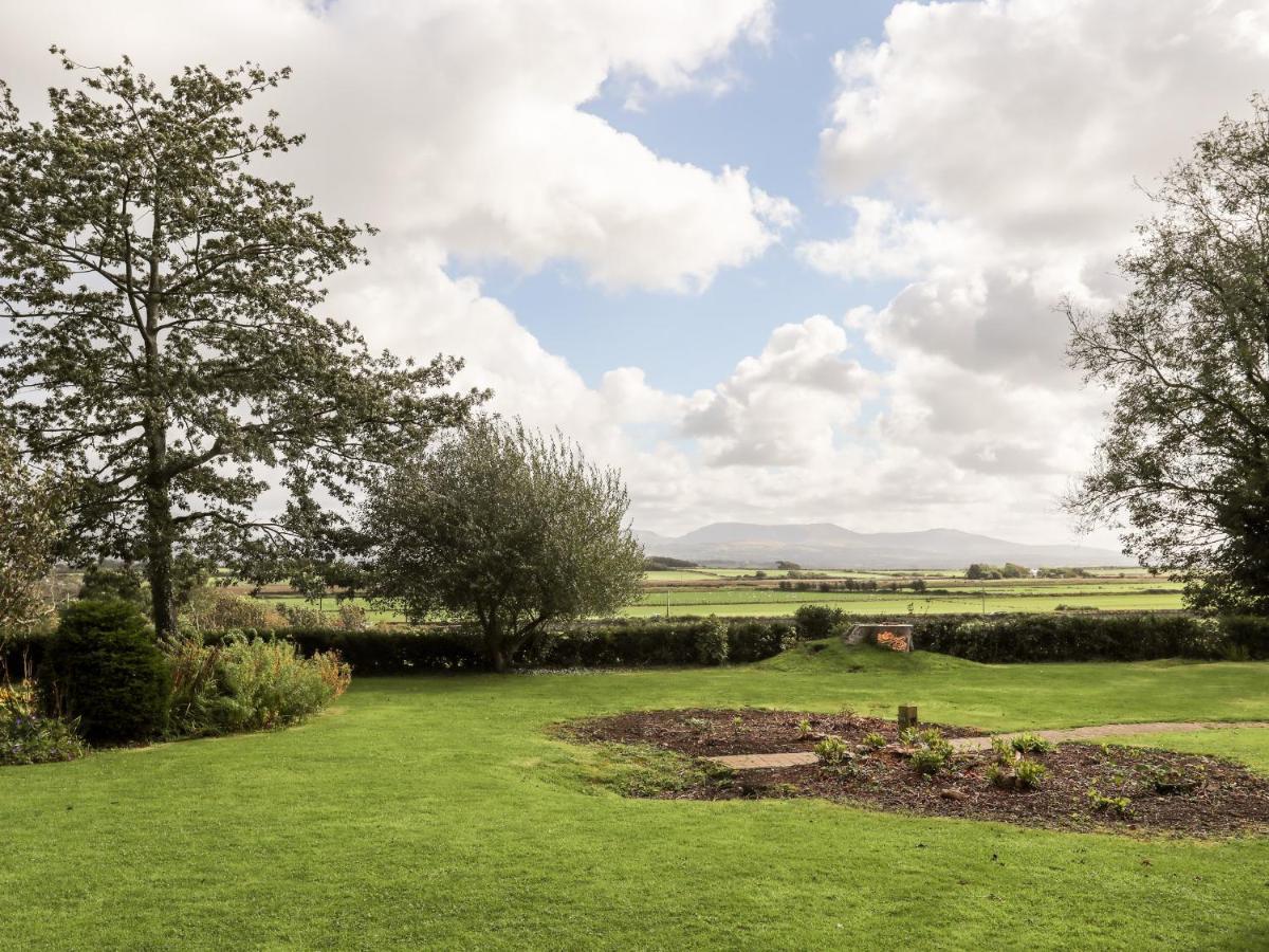 Clynnog House Villa Dwyran Exterior photo